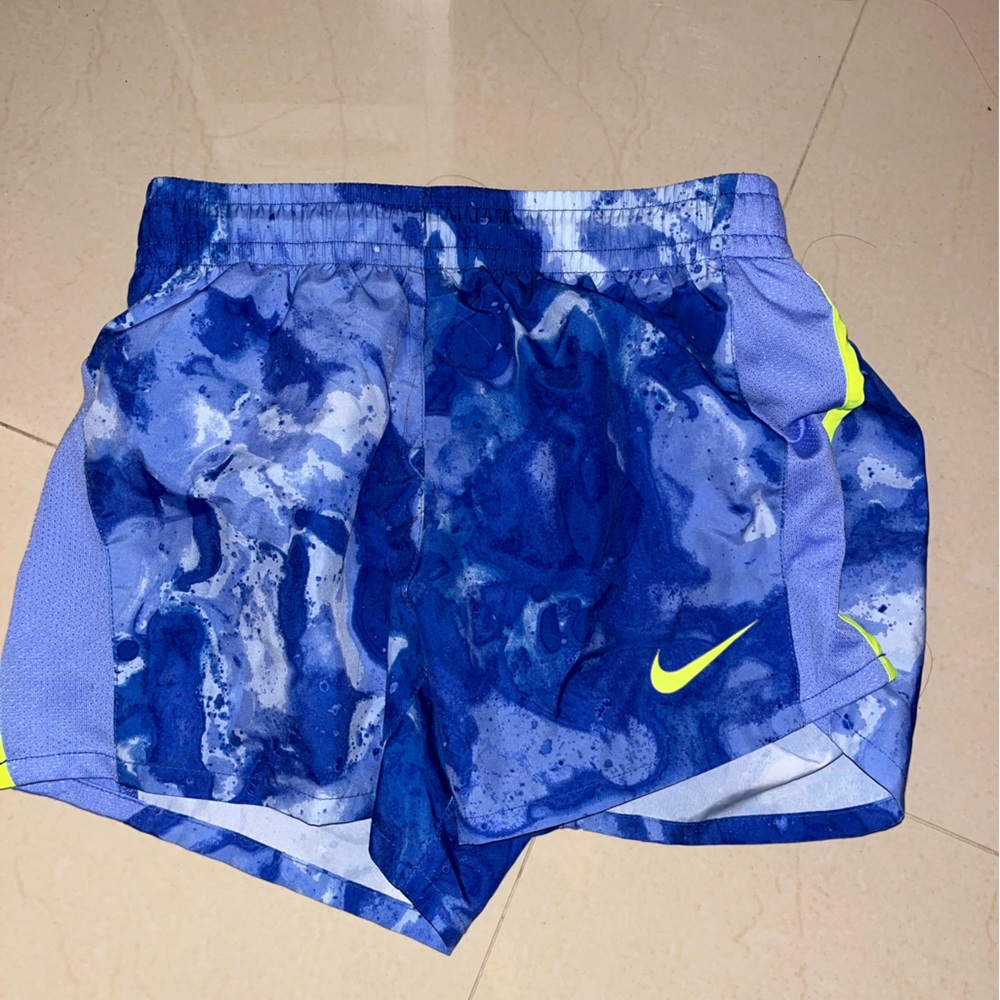 Girls Medium Nike Shorts.